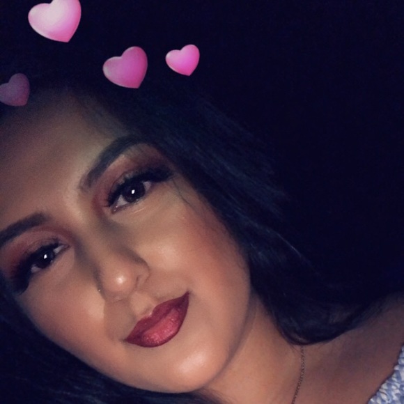 Meet your Posher, Kemili - Picture 1 of 1